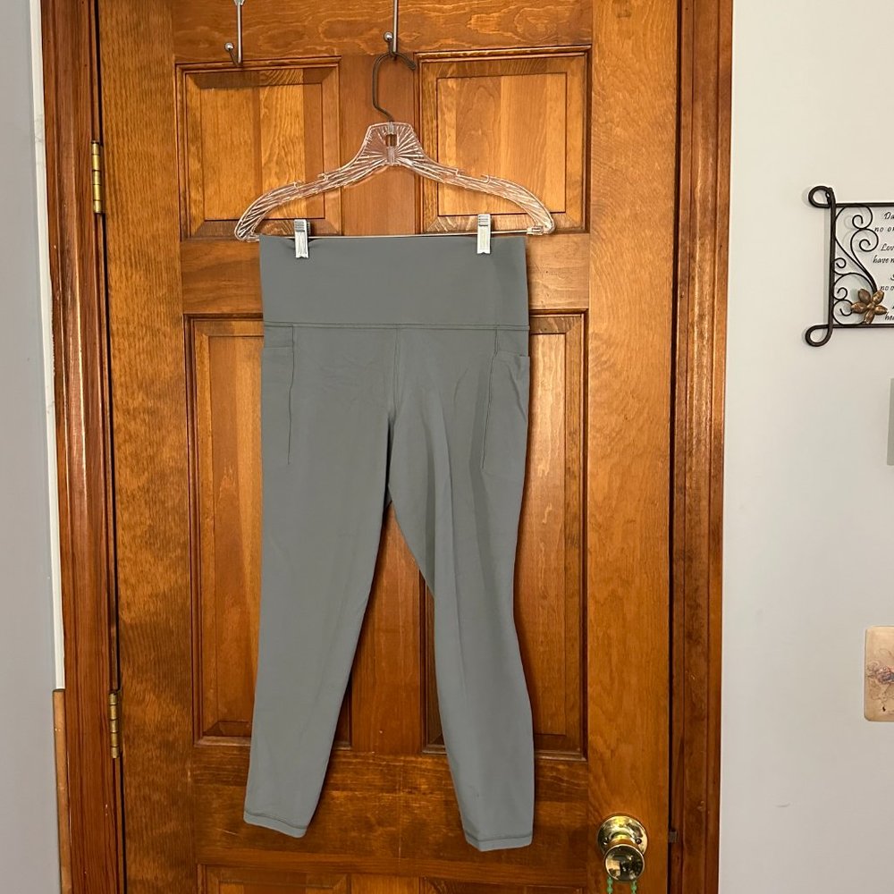 Athleta Salutation Legging